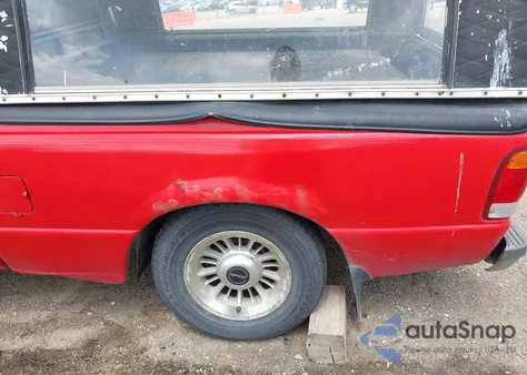 1998 Ford Ranger z USA, uszkodzony, nr VIN 1FTYR10C2WUA06859